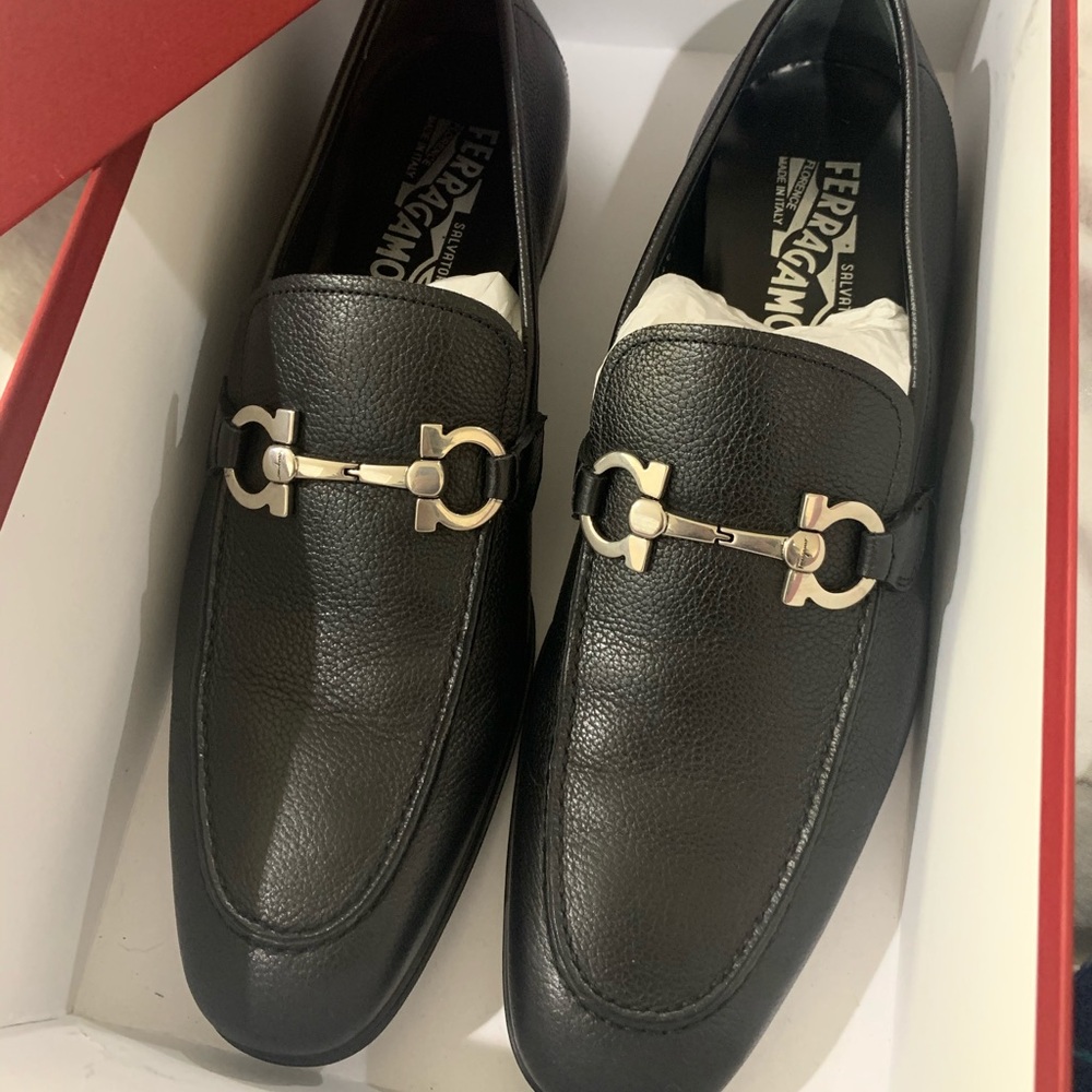 salvatore ferragamo men shoe size 9